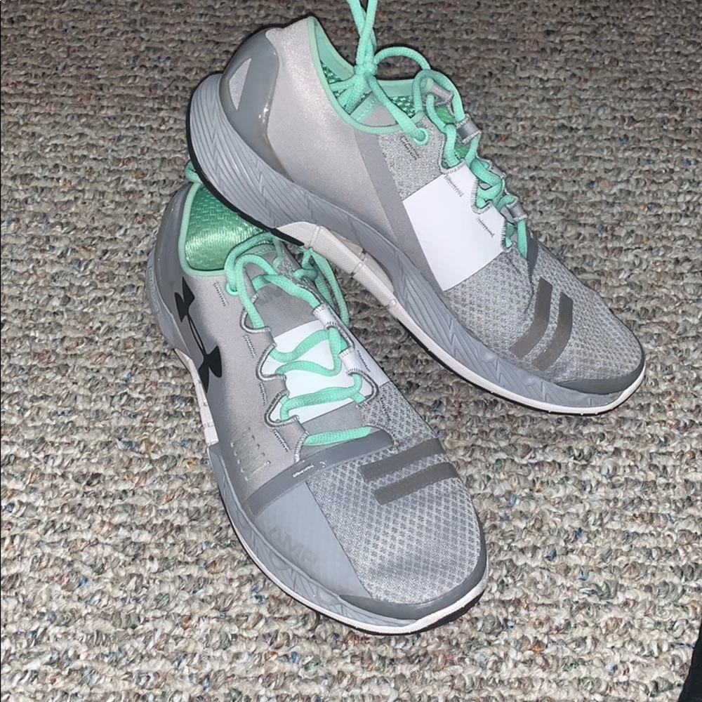 UA SNEAKERS